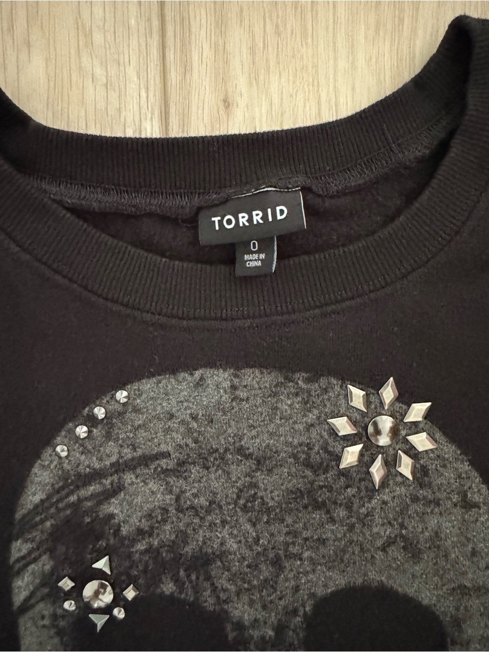Torrid women’s black skull Halloween spooky sweatshirt size 0 / US 12/Large - Picture 2 of 7